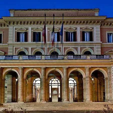 Caterina San Lorenzo 2camere アパート ローマ